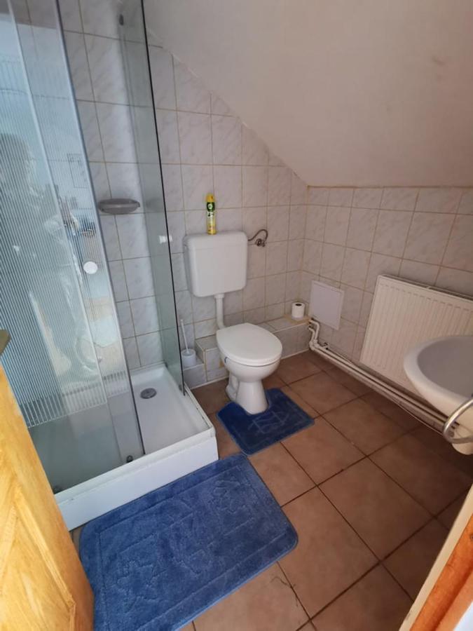 Hotel Kis Rigo Vendeghaz Salgótarján Exterior foto