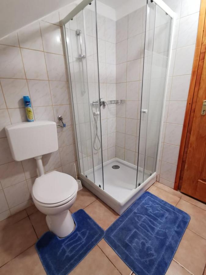 Hotel Kis Rigo Vendeghaz Salgótarján Exterior foto