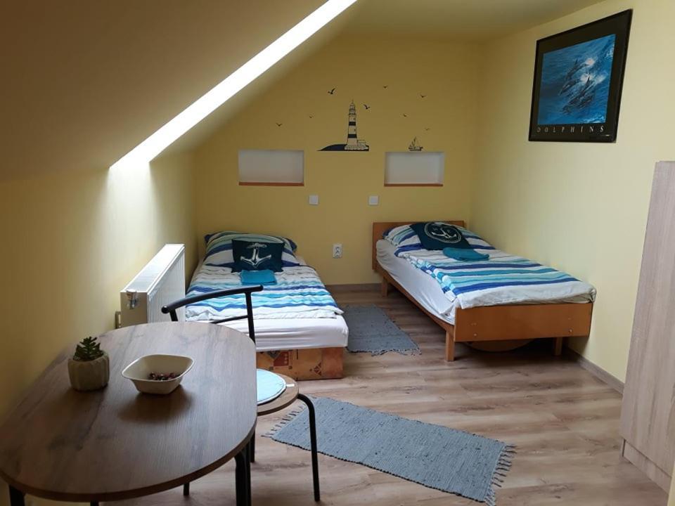 Hotel Kis Rigo Vendeghaz Salgótarján Exterior foto