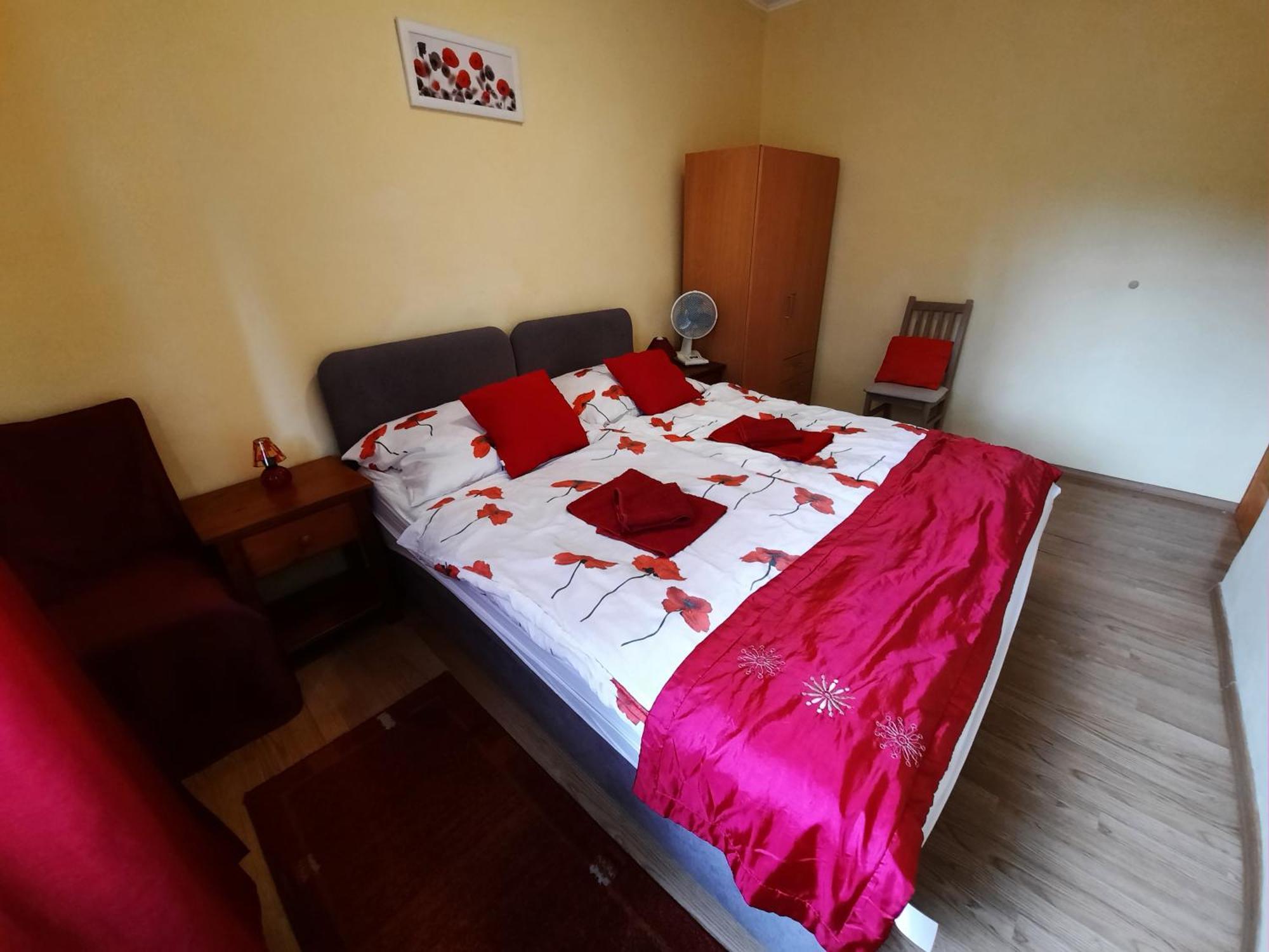Hotel Kis Rigo Vendeghaz Salgótarján Exterior foto