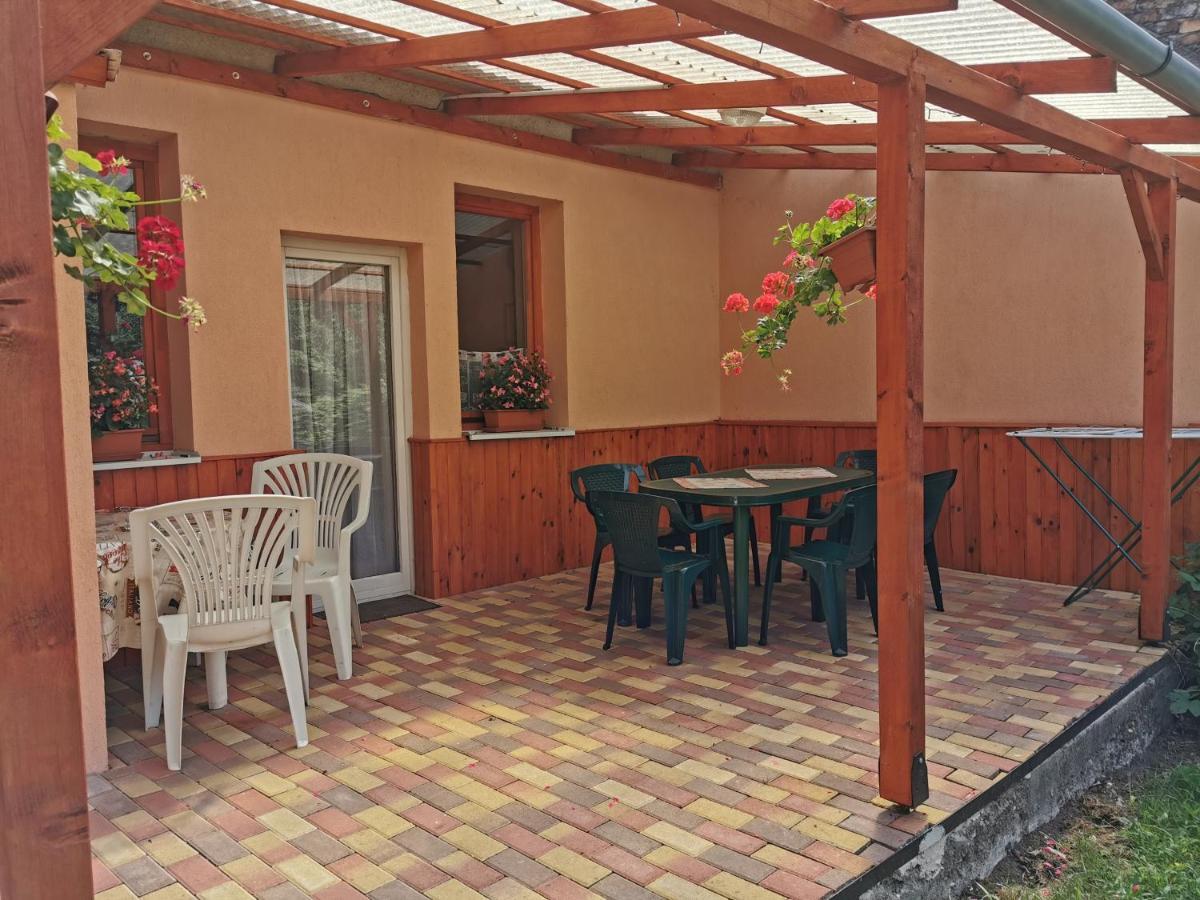 Hotel Kis Rigo Vendeghaz Salgótarján Exterior foto